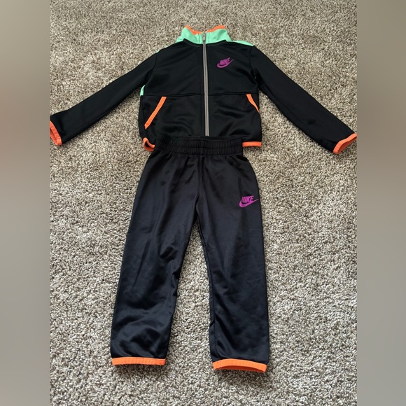 Toddler Nike Tracksuit - Picture 1 of 5